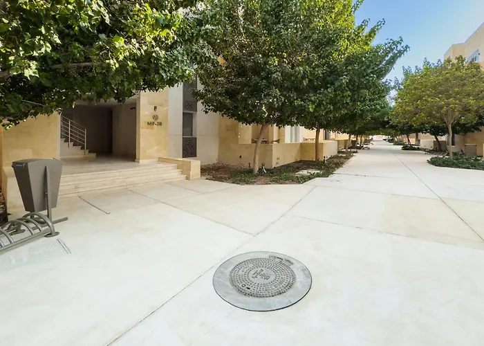 Neat & Neutral 1bdr Pool Front Mangroovy